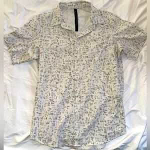 Lulu lemon short sleeve button down never worn size large